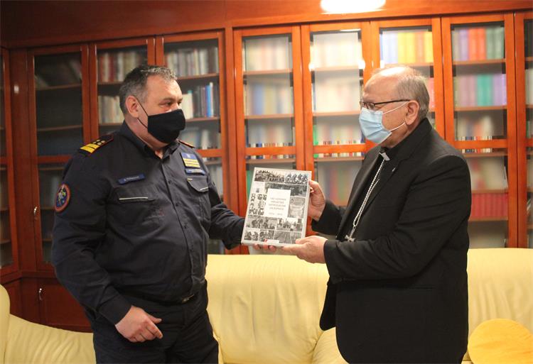 Slika /slike/Sastanak predstavnika Hrvatske vatrogasne zajednice i Vojnog ordinarijate u Republici Hrvatskoj1.JPG